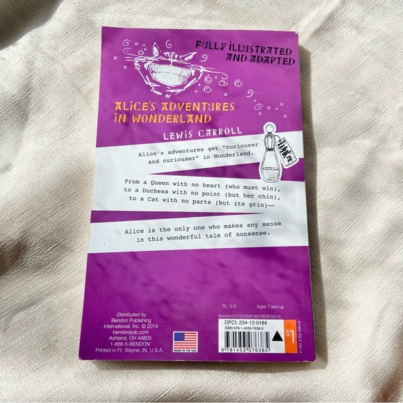 2 Books Bundle Lot Alice’s Adventures in Wonderland & A Wrinkle in Time - Picture 3 of 7